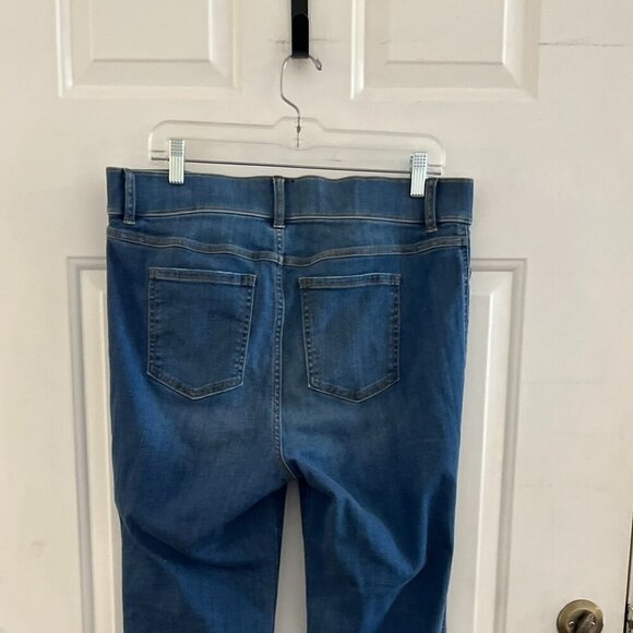 Spanx Woman's Blue Every Wear Flare Stretch Jeans Sz XLTall - Picture 4 of 9